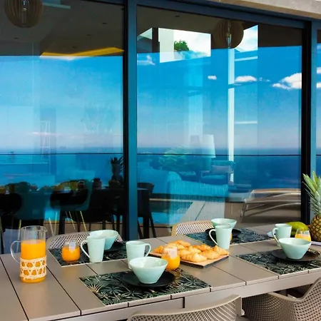 Estrelicia - Pool & Ocean View By Lovelystay